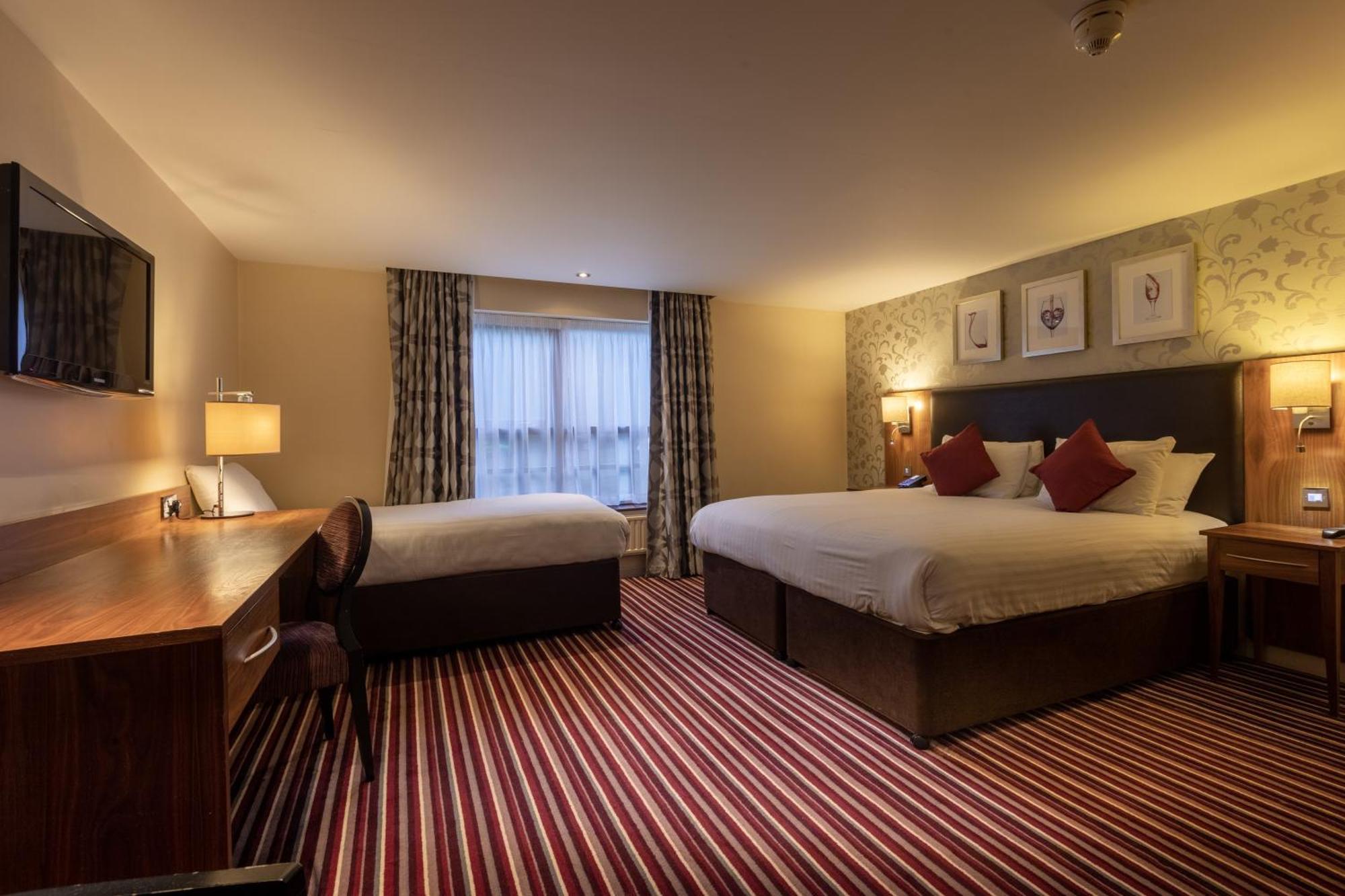 Gloucester Robinswood Hotel, BW Signature Collection Bagian luar foto